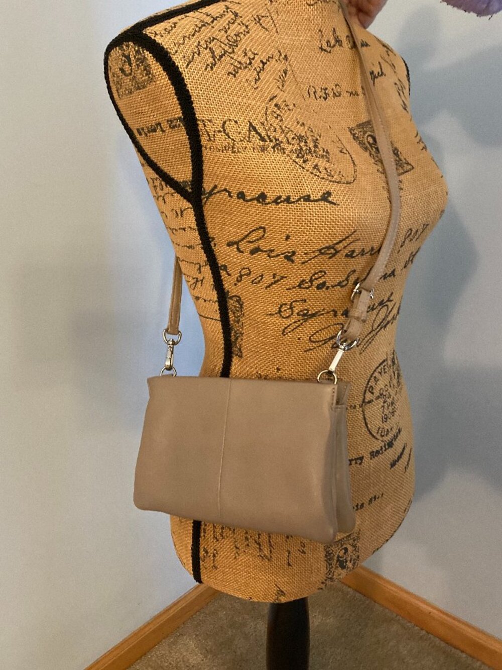 ili New York - RFID blocking Leather Wristlet + Crossbody  All-in-One Organizer